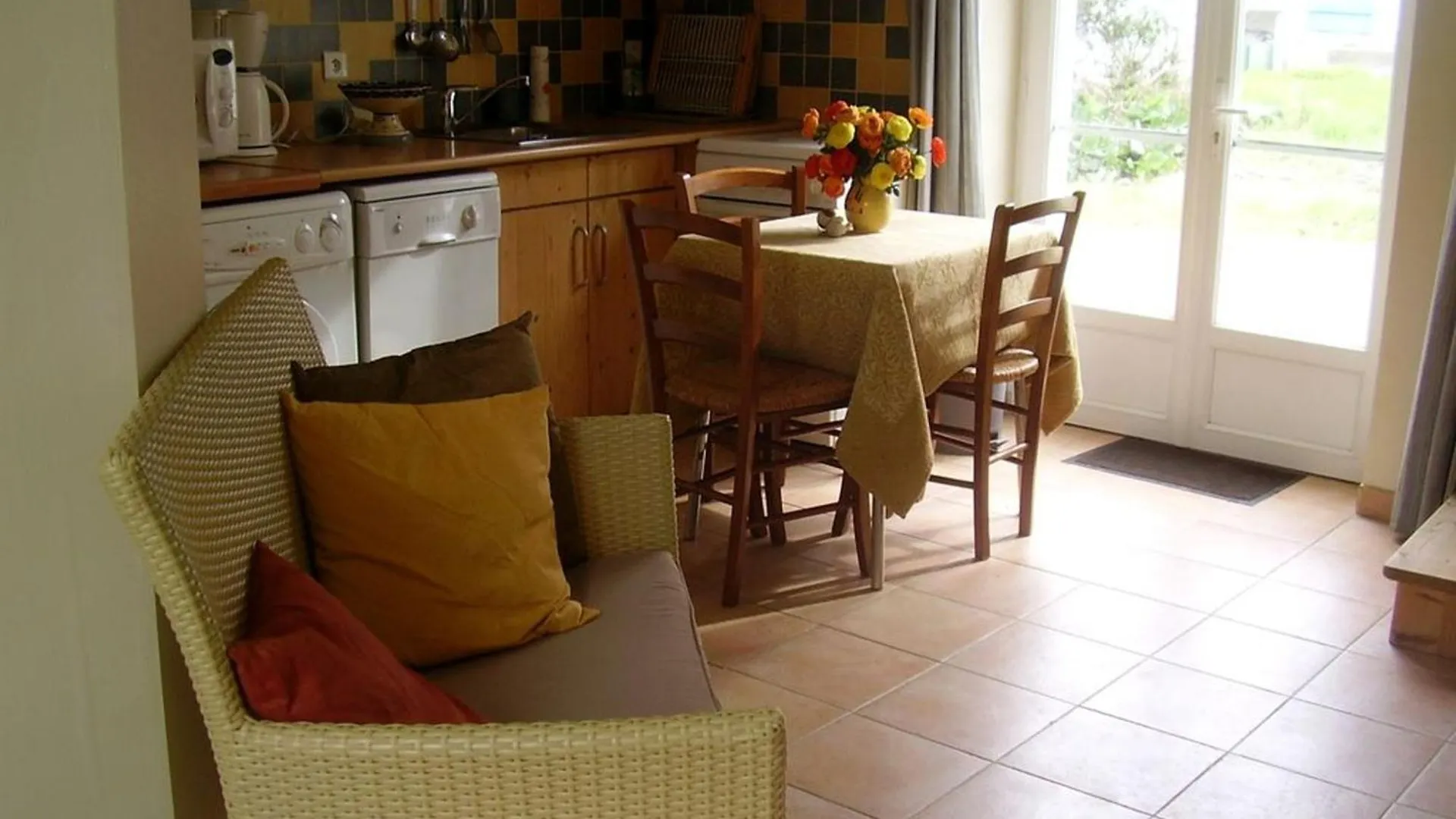 Holiday home Charmante Maison Pres Sentier Cotier, Plage A 500M, Wi-Fi, Animaux Ok, Terrasse, 2 Pers - Fr-1-418-252 Locmaria